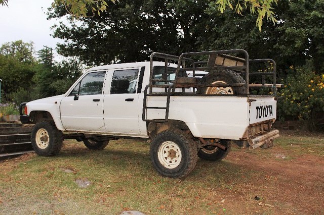 Barry Podesta Safaris hunting truck Barry Podesta Safaris hunting truck