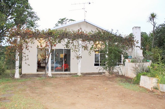 Barry Podesta Safaris lodge Barry Podesta Safaris lodge ranch house