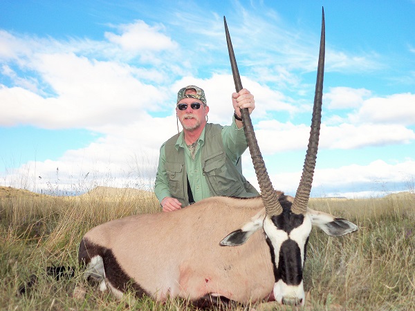 gemsbok_safari.jpg gemsbok_safari.jpg