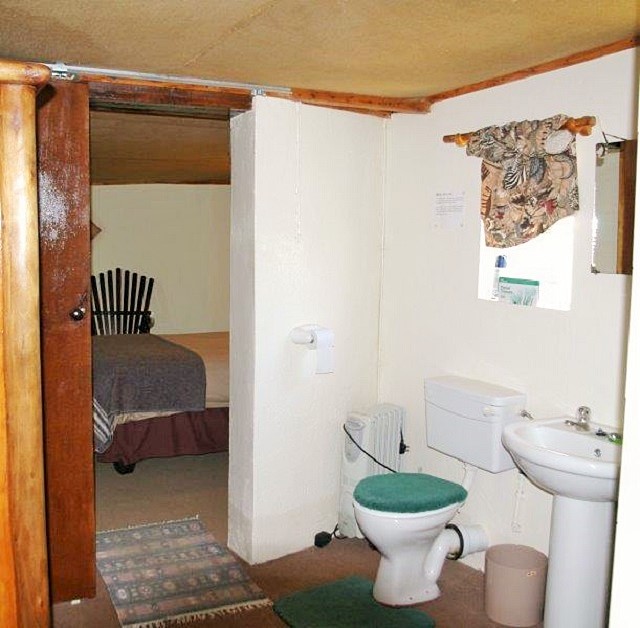 rondavel_3_bathroom.jpg rondavel_3_bathroom.jpg